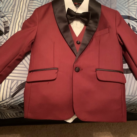 BOYS 3 piece suit including shirt/bow-tie - Picture 3 of 5